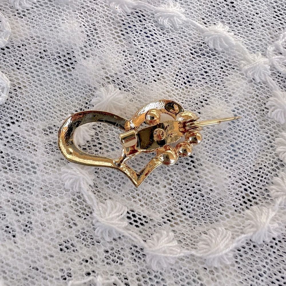 Dainty Gold & Rhinestone Heart Pin Brooch - Picture 4 of 6